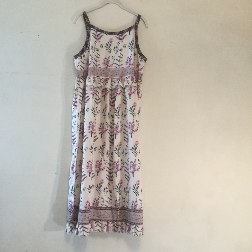 Feminine Flowey Sundress with ruffle detail med